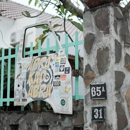 Abrakadabra 747 Apartment ยอกยาการ์ตา ภายนอก รูปภาพ