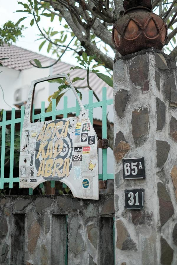 Abrakadabra 747 Apartment ยอกยาการ์ตา ภายนอก รูปภาพ