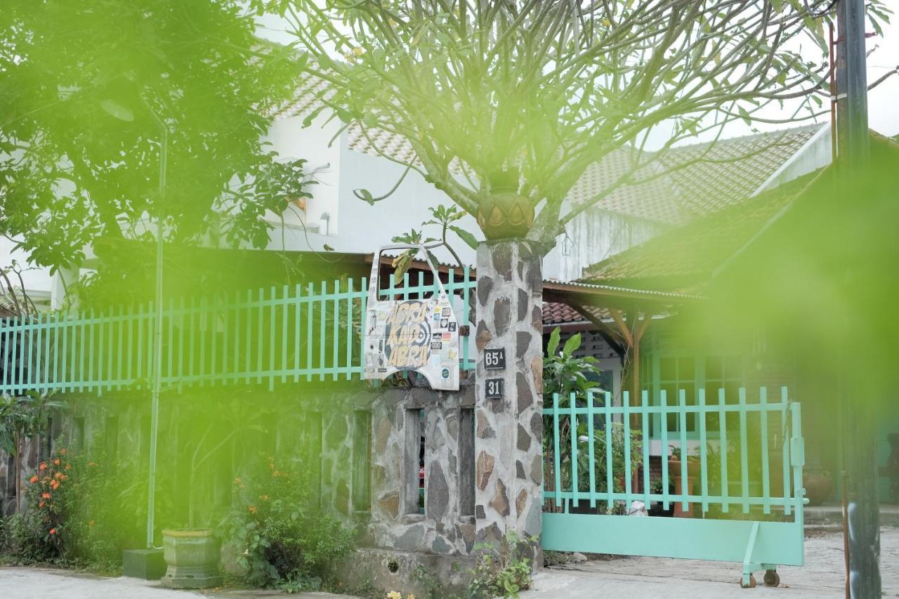 Abrakadabra 747 Apartment ยอกยาการ์ตา ภายนอก รูปภาพ