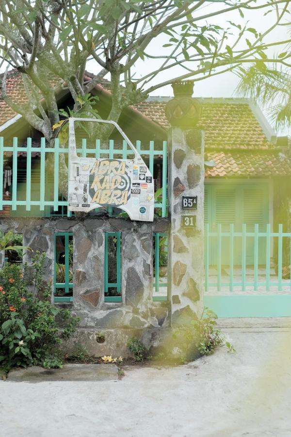 Abrakadabra 747 Apartment ยอกยาการ์ตา ภายนอก รูปภาพ
