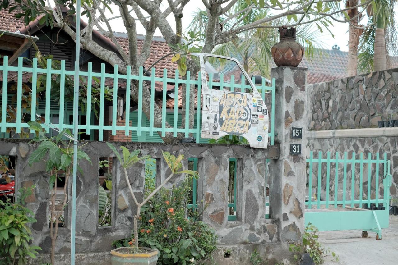 Abrakadabra 747 Apartment ยอกยาการ์ตา ภายนอก รูปภาพ